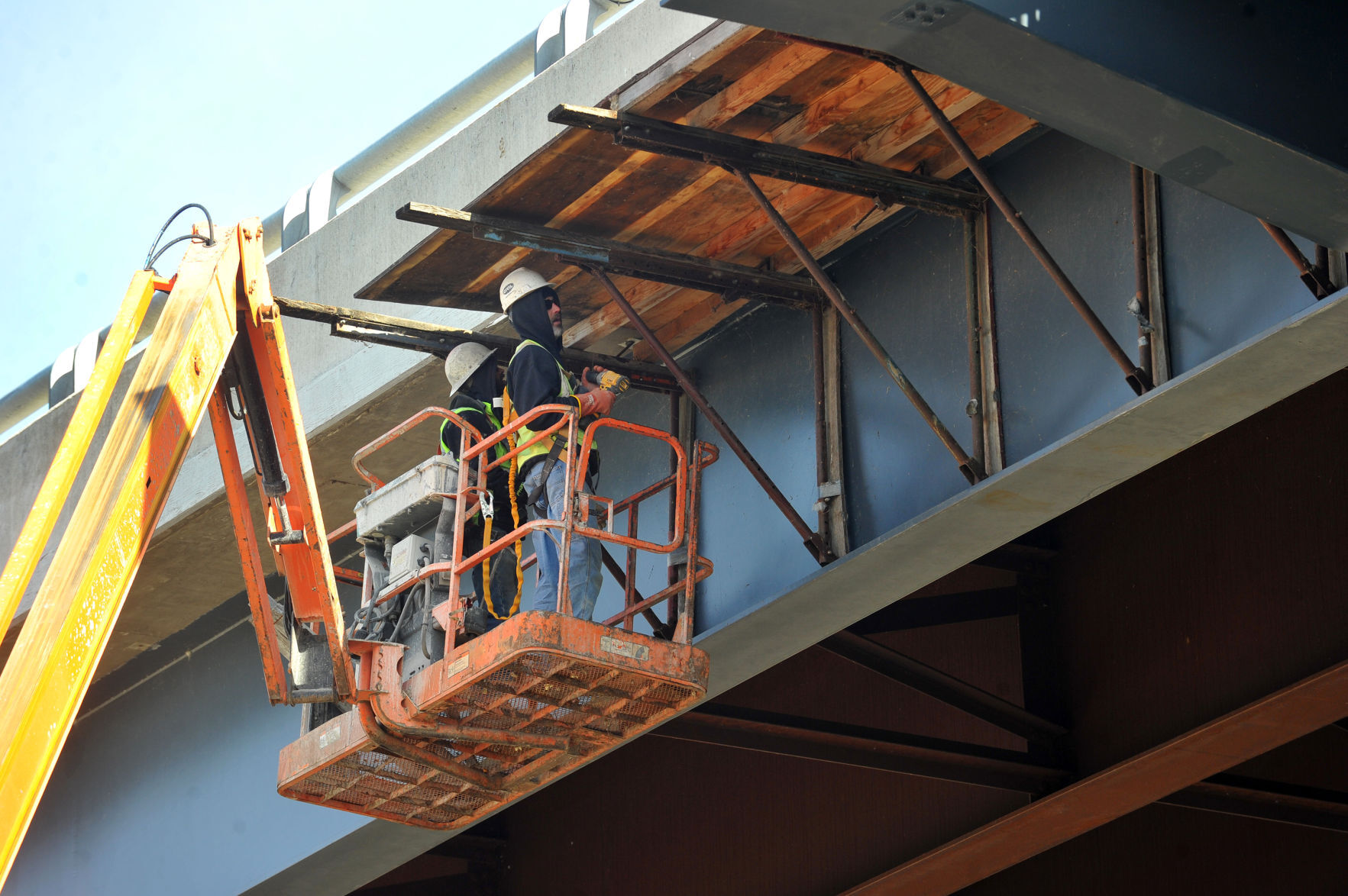 110320-qc-nws-bridge-073